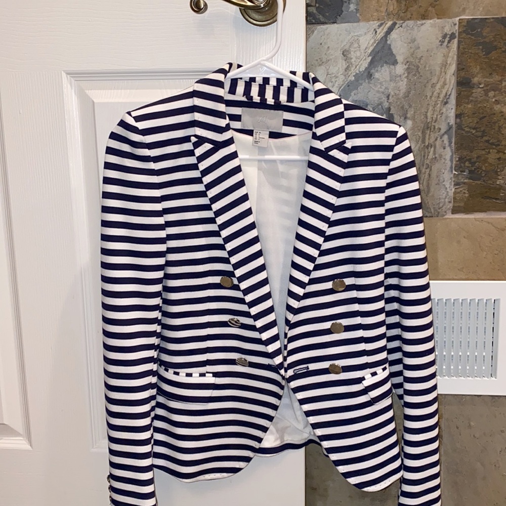 Blazer - Picture 4 of 4